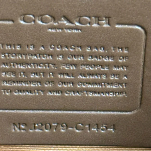 Coach maya shoulder bag in pebbled leather chalk off white - Picture 8 of 11